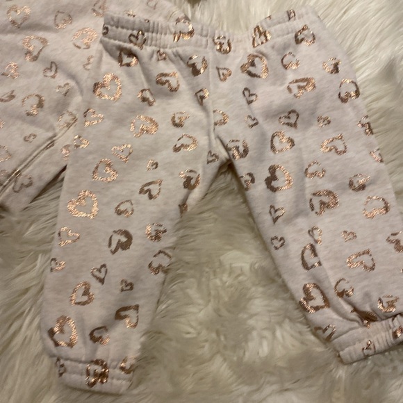 3/25$ btween Jogging Set with Gold Hearts 3 PIECE SET Size 6-12 mos - Picture 3 of 6